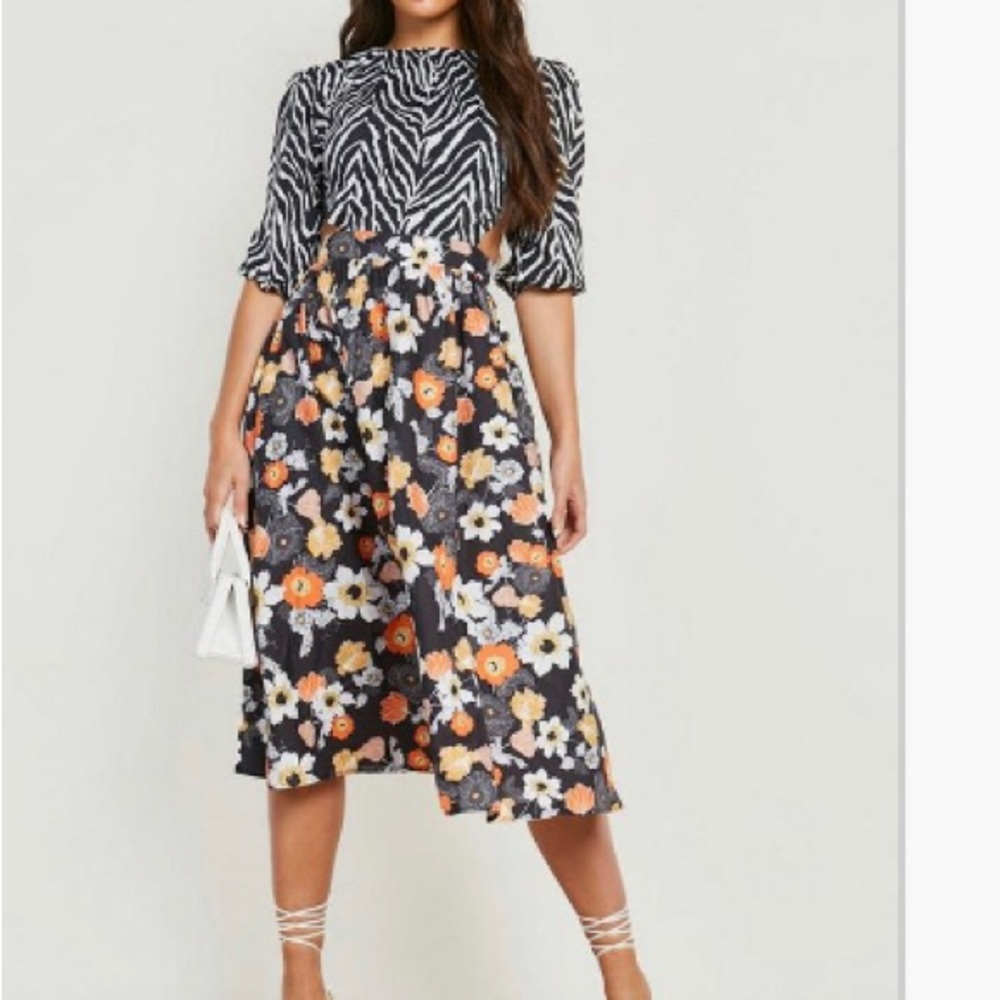 Summer dress with two side cuts